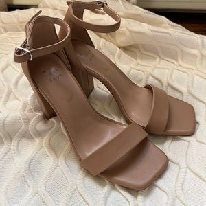 A New Day beige pumps